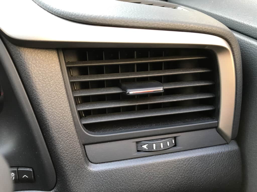 レクサスRXの運転席窓側のエアコン吹き出し口