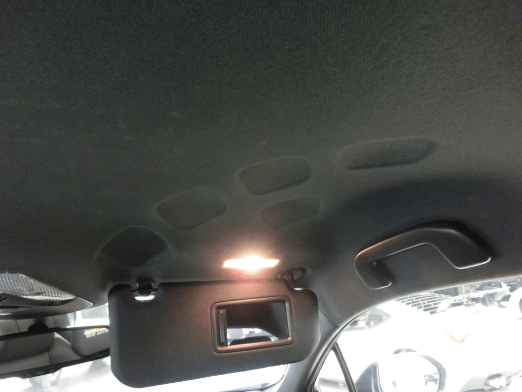C-HRの天井（運転席側）
