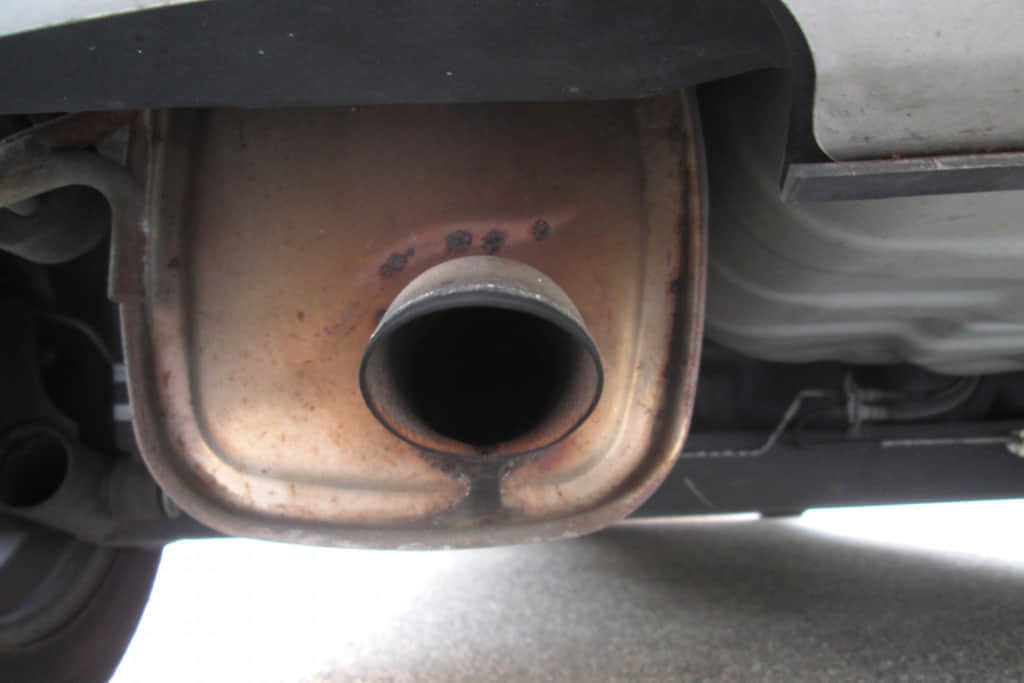 ディーゼルエンジン車で黒煙が出る原因と対策 車検の基準まで解説 カーブロ